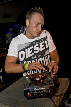 DJ_Dean_Live_at_Techno4ever_net_Bday_Rave.jpg